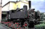 ÖBB 91.32 Museumsdampflok auf Sockel in Vordernberg am 13.08.1986.