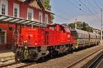�BB Diesel Lok 2070 027, steht mit einem kurzen G�terzug auf Gleis 1 im Bahnhof von Jenbach. 20.08.2024