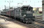 ÖBB 1045.009-6 Rangierfahrt in Attnang-Puchheim am 05.05.1988.
