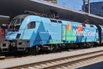 �BB Lok 1116 244, im speziellem Outfit, welches Werbung f�r das Klima Ticket macht, wurde mit ihrem Zug an einen Railjet angeh�ngt.