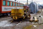 Der meterspurige X 26.641 der Stern & Hafferl Verkehrsgesellschaft m.b.H., ex X 23.641 ehemaliger Turmwagen ELBG - Elektrische Lokalbahn Gmunden (sp�ter Stra�enbahn Gmunden), ist am 14 Januar 2025