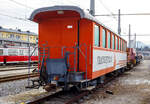 Ein ehemaliger Schweizer, der Buffetwagen mit zwei Plattformen B4bu 20.225 „Traunsteinbar“ der Stern & Hafferl Verkehrsgesellschaft m.b.H. (StH), Lokalbahn Gmunden–Vorchdorf, ist am 14 Januar 2025 beim Bahnhof Vorchdorf-Eggenberg abgestellt.

Der Wagen wurde 1919 von SIG - Schweizerischen Industrie-Gesellschaft in Neuhausen am Rheinfall gebaut und an die damalige Worblentalbahn als 3.Klasse Personenwagen der Gattung C4 WT 83 geliefert. Mit der Fusion 1927 mit der BWB zur Vereinigten Bern-Worb-Bahnen (heute Teil der RBS - Regionalbahn Bern–Solothurn) wurde aus dem Wagen der VBW 9. Im Jahr 1975 wurde er dann nach Österreich an die Stern & Hafferl Verkehrsgesellschaft m.b.H. verkauft.

TECHNISCHE DATEN:
Spurweite: 1.000 mm (Meterspur)
Achsanzahl: 4 (2´2´)
Länge: 15.240 mm
Drehzapfenabstand: 8.500 mm
Achsabstand im Drehgestell: 1.500 mm
Eigengewicht: 14.000 kg
Sitzplätze: 	27
