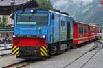 Diesellok D 15 der Zillertalbahn f�hrt mit ihrem Zug in den Endbahnhof Mayrhofen ein.