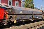 G�terwagen der Gattung Flans; (81 A-RCW 664 3 110-2), h�ngt an der Diesellok in Jenbach. 20.08.2024