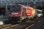 Garfield, auch PKPIC EU44-010 genannt,  verlasst am Abend von 4 Mai 2024 Poznan Glowny mit ein EuroCity nach Wasrzawa.