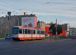 STRASSENBAHNBETRIEBE IN POLEN
Strassenbahn LODZ
Auf dem Strassenbahnnetz sind auch Gebrauchtwagen aus Bielefeld, Ludwigshafen und Mannheim im Einsatz. Am 20. August 2014 konnte der D�wag M6S 324 ex Ludwigshafen mit der  historischen Lackierung fotografiert werden.  
Foto: Walter Ruetsch