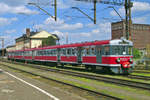 EN57-714 steht am 29 April 2016 in Leszno.