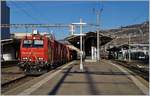 Der SBB XTmas 99 85 9177 004-0 bei der Durchfahrt in Vevey auf seiner Fahrt Richtung Wallis.
