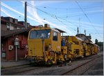 Ein paar Bilder f�r Armin: in Blonay warten der B40 UM-1 und R21RD-1 auf den Abend, um Gleisbauarbeiten erledigen zu k�nnen.