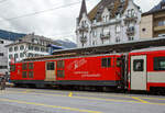 Der Gepäcktriebwagen Deh 4/4 II - 96  Münster   der Matterhorn-Gotthard-Bahn (MGB), ex FO 96  Münster   (Furka-Oberalp-Bahn), am 25.05.2023 mit einen Regionalzug von Andermatt nach Visp