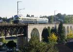 BLS: Sonderzug mit dem  BLAUEN PFEIL  BCFe 4/6 736 beim Passieren des Viadukts bei Grenchen Nord am 1.