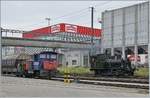 Während die SBB Cargo Tm 232 119-8 in Sursee die Wochenendruhe geniesst, rangiert das ST Tigerli E 3/3 N° 5, um seinen Personenzug zu umfahren und ihn dann nach Triengen zu führen.