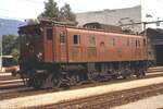 SBB Ae 3/6 Nr.10 439, geführte Besichtigung im Depot Olten. Die Lok wurde zum Fotografieren aus dem Schuppen gefahren,am 15.08.1980.
