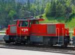 Die BLS Eea 935 402  Sussi  (ex GBS Eea 3/3 Nr. 402 (G�rbetal-Bern-Schwarzenburg-Bahn)) am 28.05.2012 in Kandersteg. Die Eea 3/3 wurde 1991 bei SLM gebaut, der elektrsche Teil ist von ABB. Als Besonderheit zur Ee 3/3 ist ein zweiter Antriebsstrang ist eingebaut mittels Traktionsbatterie, so das sie Anschlu�gleise ohne Fahrdraht bedienen kann.