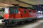 Bevor ich in hinten den IR 1951 nach Z�rich umsteige muss ich erst noch eine meiner Lieblingsloks ablichten: Die SBB Re 4/4  - 11156 (Re 420 156, aber nicht gel�ufig) ist am 29.09.2012 (1:08 Uhr) im