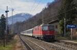 Die SBB Re 4/4 II 11129 schiebt ihren IR 3317 bei Preglia Richtung Domodossola.