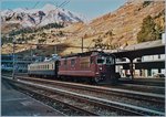 Ein Analogbild zum Thema BLS Autoverlad am Gotthard im Sp�therbst 2001: die BLS Re 4/4 178 ist mit einem Bt in Airolo eingetroffen.