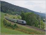 Die BLS Re 465 006 ist mit einem RE von La Chaux-de-Fonds nach Bern kurz vor Les Hauts-Geneveys unterwegs.