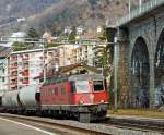 Der Spagetti kommt: SBB Re 6/6 11645 (neue UIC-Betriebsnummer Re 620 045) zieht einen Getreidezug Richtung Italien, hier am 26.02.2011 beim  Ch�teau de Chillon (Genfersee).