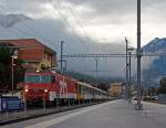 Die HGe 4/4 101 963-7 der zb (Zentralbahn) �bernimmt am 29.09.2012, morgens in Meiringen nun den RegioExpress GoldenPass Panoramic.
