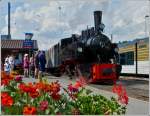 Viel bestaunt wird die sch�ne SEG Malletlokomotive G 2x2/2 N� 105 aus dem Jahre 1918 am 27.05.2012 bei der Abfahrt in Blonay.