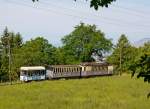 Stillecht f�hrt Museumszug als Leuk-Leukerbad-Bahn (LLB), franz�sisch Chemin de fer Lo�che–Lo�che-les-Bains, am 27.05.2012 in Richtung Blonay hinab...