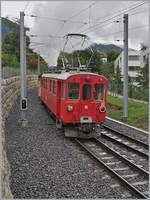 Kurz darauf erschien dann auch schon der Blonay-Chamby  Riviera Belle Epoque  Zug mit der G 3/3 N° 5 und dem schiebenden RhB ABe 4/4 35, der ohne Halt in St-Légier Gare durch fuhr.