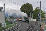 Kurz darauf erschien dann auch schon der Blonay-Chamby  Riviera Belle Epoque  Zug mit der G 3/3 N° 5 und dem schiebenden RhB ABe 4/4 35, der ohne Halt in St-Légier Gare durch fuhr.