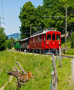   Der ex RhB Triebwagen ABe 4/4 I 35 der Museumsbahn Blonay–Chamby, fährt am 27.05.2012 von Blonay, mit 3 angehängten Wagen (die Originalität etwas trüben) hinauf nach