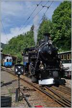 Die BFD HG 3/4 N° 3 ist mit ihrem Zug in Chauln angekommen und dampft nun zur Lokbehandlung.