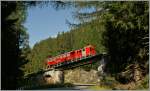 Ein ungewohntes Gespann auf der DFB: ein Tm mit einem vierachsigen Reisezugwagen zwischen Oberwald Gletsch.