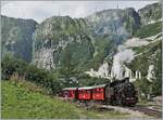  Wir feiern unsere neue Lok HG 4/4 704  und die zurecht gefeierte neue Perle der Alpen zeigt sich im besten Licht: die ex vietnamesische 30-304 ist mit ihrem Extrazug in Gletsch abgefahren.