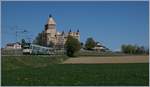 Ein nun seit kurzem typischer BAM MBC Regionalzug vor der klassischen Kulisse der Château de Vufflens.