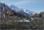 Ein SSIF  ABe 12/16 (ABe/P/Be/Be) Treno Panoramico unterwegs von Locarno nach Domodossola erreicht Intragna.