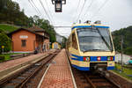 Endstation f�r den schweizer Gelenk-Triebwagen ABe 4/6 54 „Intragna“  der FART am 02.08.2019  hat seinen Endbahnhof  Camedo erreicht, und steht nun wieder zur R�ckfahrt nach Locarno bereit.

Camedo ist ein Ort der Gemeinde Centovalli im Kanton Tessin in der Schweiz. Der Bahnhof ist der letzte auf der Schweizer Seite der Centovalli-Bahn, bzw. der von der FART (Ferrovie autolinee regionali ticinesi) als Centovalli-Bahn betrieben wird, 600 m weiter ist die schweizerisch-italienische Grenze. Der n�chste Bahnhof ist Ribellasca, der von der italienischen SSIF (Societ� subalpina di imprese ferroviarie) betrieben wird und ab hier beginnt dann die Valle Vigezzo bis Domodossola.
