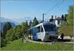 Der  Train des Etoiles  (Bhe 2/4 71 und Bt) hat Lally verlasen und fährt nun bergwärts Richtung Les Pléiades.