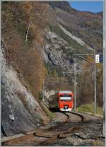 Der TMR RegionAlps RABe 525 041 (UIC 94 85 7525 041-0 CH-RA) ist auf der Fahrt von Orsières nach Sembrancher und hat bei Kilometer 14.200 sein Ziel schon fast erreicht.