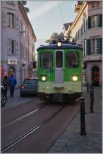 In den engen Gassen von Aigle hat die Auffällige TPC Farbe schon ihre Vorteile.