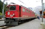 RhB Ge 6/6 II Nr.704 mit dem Railriderzug auf der Albula-Strecke am 03.10.2006.