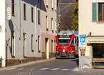   Ein RhB Regional-Zug erreicht am 19.02.2017 Tirano, hier kommt gerade der ALLEGRA-Zweispannungstriebzug (RhB ABe 8/12) 3506    Anna von Planta   zwischen den Häusern zum Vorschein.