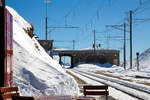 Der Bahnhof Ospizio Bernina (Bernina Hospiz) am 18.02.2017, Blickrichtung S�den.