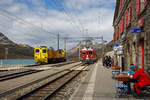 Geführt von den beiden RhB Triebwagen ABe 4/4 III - 51  Poschiavo  und ABe 4/4 III - 53  Tirano  erreicht der Regionalzug nach Tirano am 13.09.2017 den höchsten Punkt der Strecke, die