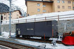 Zweiachsiger gedeckter G�terwagen RhB K1 5615 �Il Grischun� (Baujahr 1913) vom Club 1889 (2003 bis 2004) aufgearbeitet, abgestellt am 21.03.2023 im Bahnhof Pontresina.Ein typischer, fr�her