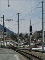 Nicht immer bringt eine Werbelok den Fotografen zum Jubeln: hier versteckt sich die gr�ne Ge 4/4 630 statt die Bildidee mit ihrem satten RhB Rot zu unterst�tzen...