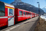 RhB Berninabahn Velowagen, ein verk�rzter 2.Klasse Mitteleinstiegswagen mit Gep�ckabteil in leichter StahlbauartRhB WS 3931, ex RhB BD 2477, ex RhB B 2334, ex B4� 2334, am 22.03.2023 in der Station