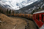 Unterwegs mit den beiden RhB ABe 4/4 III Triebwagen 54  Hakone  und  51  Poschiavo  am 21.03.2023 als PmG (Personenzug mit G�terbef�rderung) von Pontresina nach Poschiavo, hier geht es in der