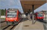 In Le Noirmont stehen die beiden CJ GTW Ae 2/6 631 und 633 zur Abfahrt bereit: der ABe 2/6 633 nach Glovelier (von La Chaux de Fons kommend) und der ABe 2/6 633 nach Tavannes (wendet in Le Noirmont).