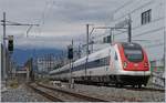 Ein SBB ICN RABe 500 von Bile/Bienne nach Lausanne bei der Durchfahrt in Prilly-Malley.