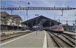 In Lausanne wartet ein ICN au die Abfahrt als IC5 nach Zürich.