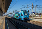 Der sechsteilige WESTbahn Stadler KISS³ - 4010 128 / 410 628 mit KlimaTicket-Werbung, als WB 942 Wien Westbahnhof über St.